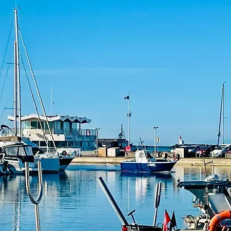 Le Golfe - Ile Des Loisirs - Clim - Piscine - Luna Park Διαμέρισμα *